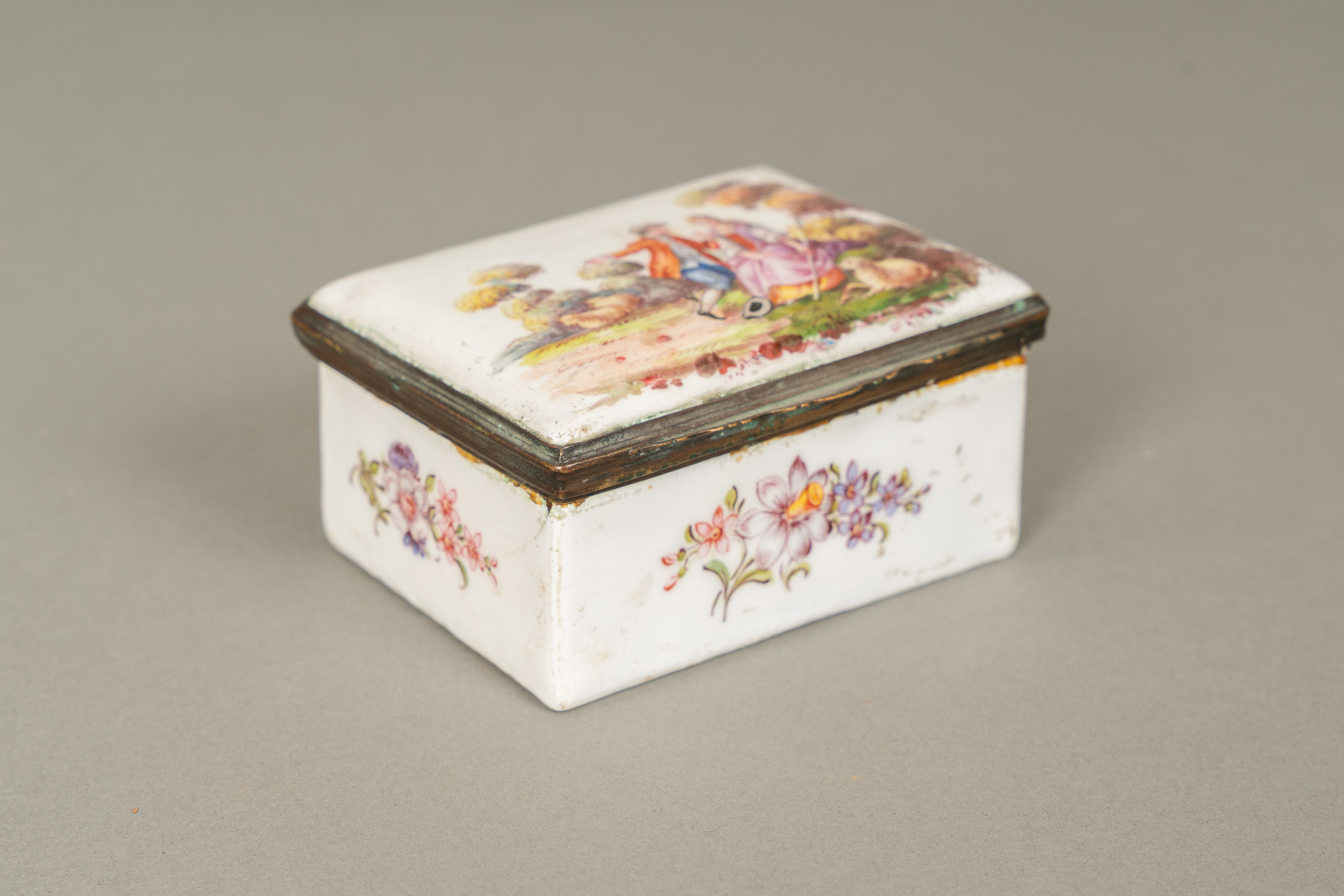 DEUTSCH AUCTIONEERS Lot185 in Detail DEUTSCH AUCTIONEERS Lot185 in Detail